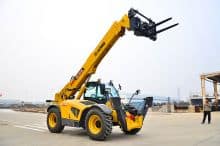 XCMG official 3 ton agricultural telescopic handler XC6-3514K 14m side loader forklift price